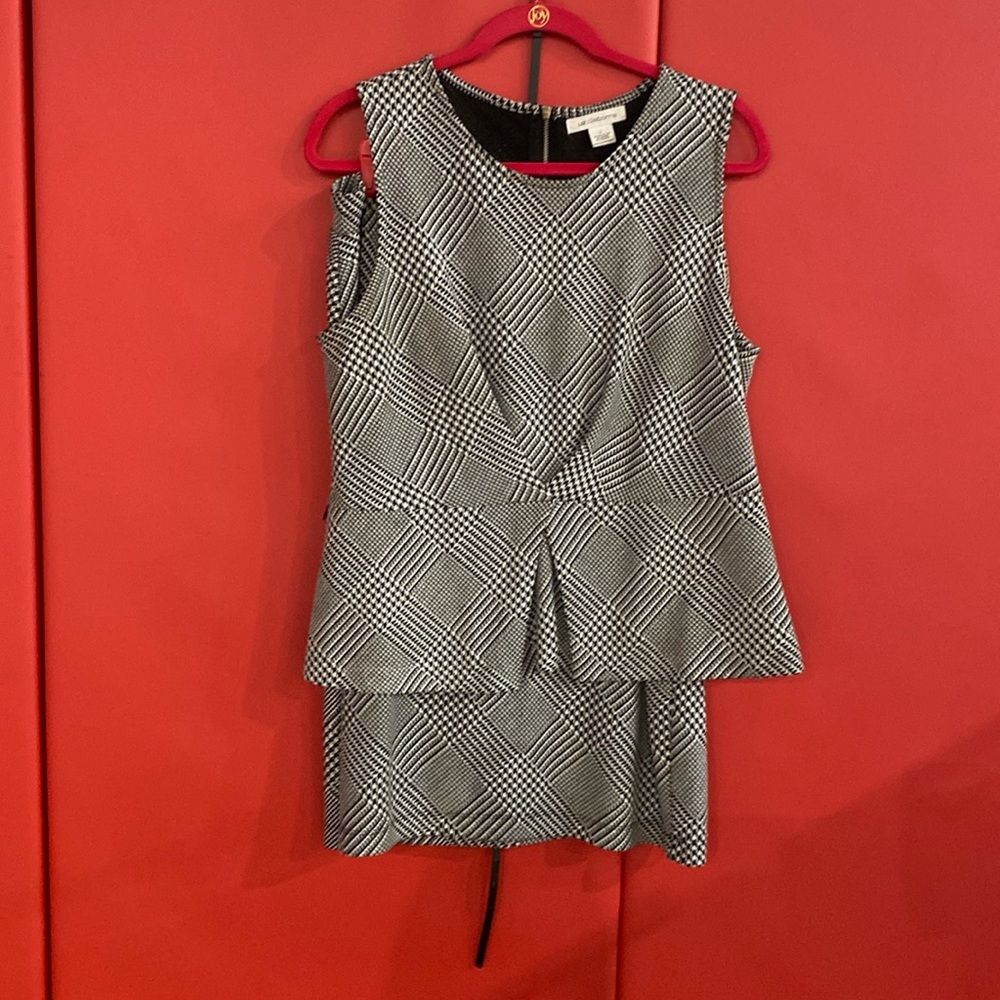 Sleeveless Skirt Set with Peplum detail. - Houndstooth pattern